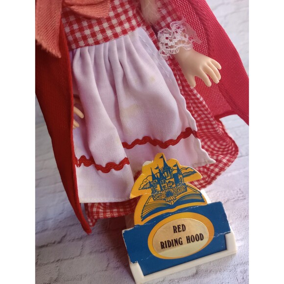 Retro Fairytale Little Red Riding Hood Doll | Collectible Nostalgic Gift Idea - Picture 3 of 3